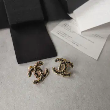 CC 마크 귀걸이 핑크 가죽