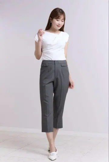 [최종 가격 인하!] Tailored Capri Pants