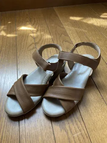 Hush Puppies 허시파피 크로스 스트랩 샌들 브라운 M