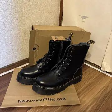 새상품 Dr.Martens 닥터마틴 JADON 8홀 부츠 블랙