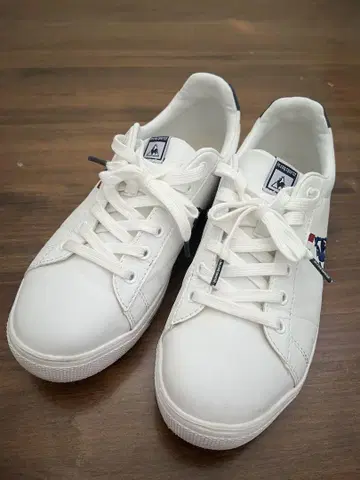 르꼬끄 화이트 스니커즈 25cm