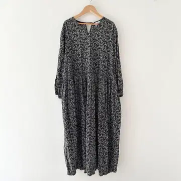 2024AW BEARDSLEY 프린트 개더 원피스 블랙