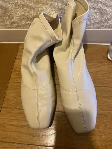 화이트 숏부츠