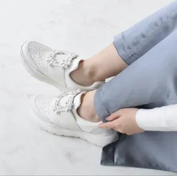 Bridget Birkin 버클 스니커즈 (화이트 잡화)