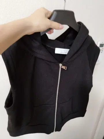 KAOS 후드 부착 슬리브리스 블랙