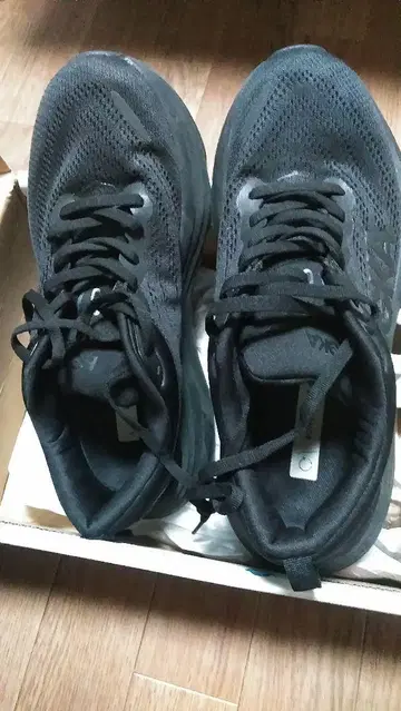HOKA 블랙 러닝화