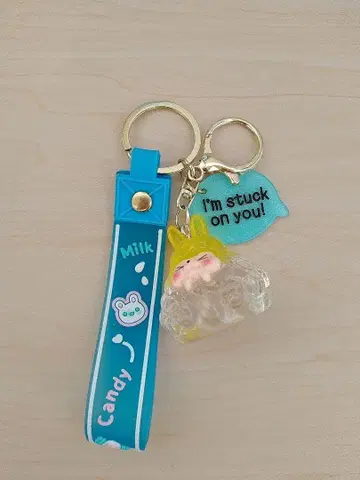 유니크한 파란색 리본 키링