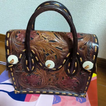 그레이스 콘티넨탈 카빙 백 브라운 마그넷