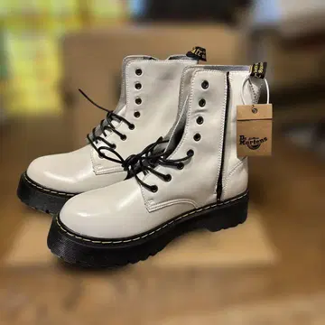 새상품 Dr.Martens 닥터마틴 JADON 8홀 부츠 화이트