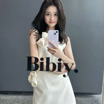 Bibiy. 비비 STEPHANIE TOP 상의 슬리브리스