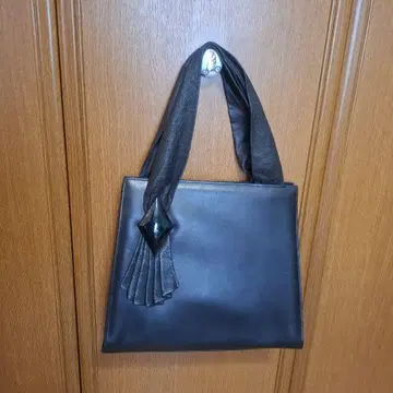 블랙 핸드백