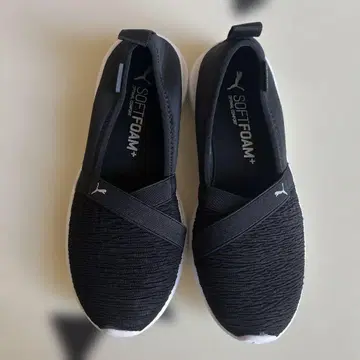 새상품급 PUMA 스니커즈 23cm
