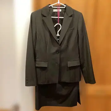 블랙 비즈니스, 취업 스커트 수트