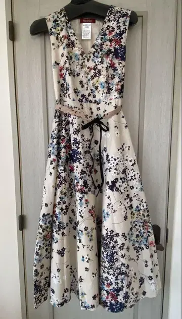 새상품급 Max Mara Studio 꽃무늬 슬리브리스 원피스