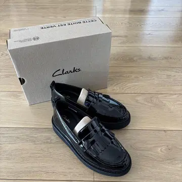 클락스 Clark's 여성용 에나멜 로퍼 23
