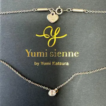 Yumi sienne 하트 모양 참 목걸이