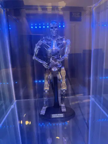 새상품급 핫토이즈 터미네이터 T-800 엔도스켈레톤