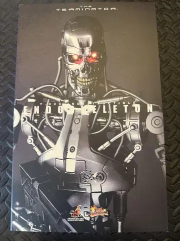 새상품급 완전 한정품 핫토이즈 터미네이터 T-800 엔드 스켈레톤