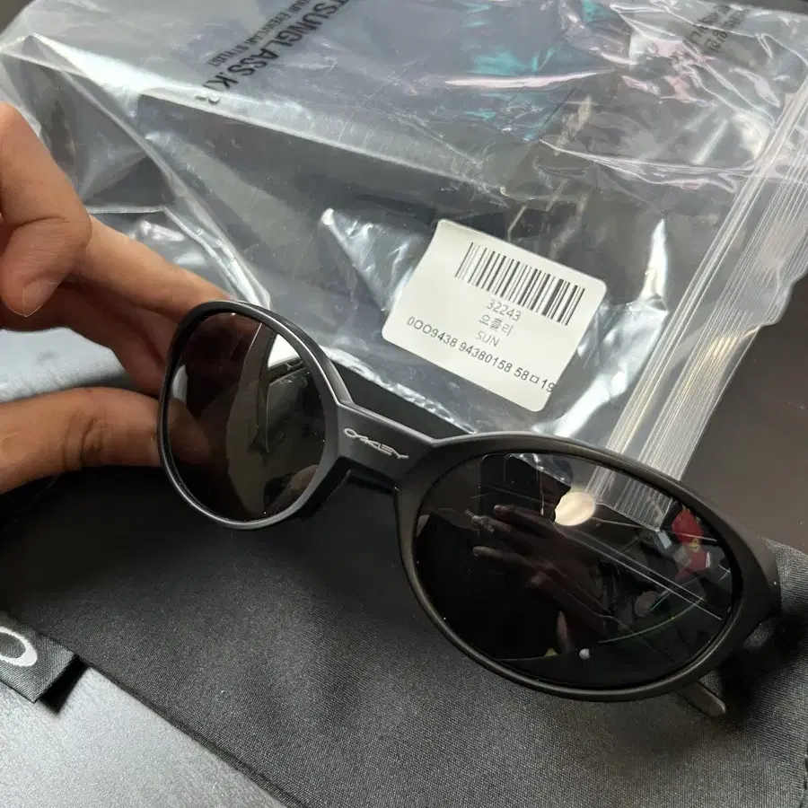 新品　箱無し　eye jacket オークリー　黒 Amazon.co.jp: [Oakley] オークリー サングラス EYE JACKET