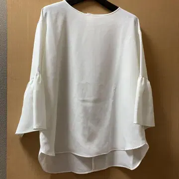 화이트 벌룬 슬리브 블라우스 사이즈 38