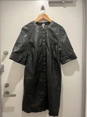 블랙 가죽 원피스 코트