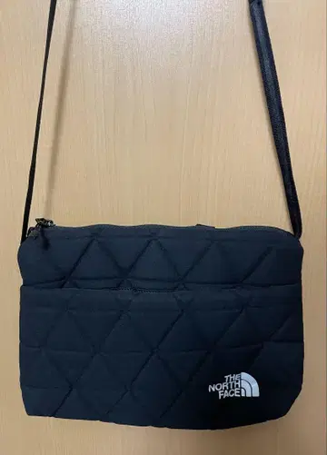 THE NORTH FACE 블랙 숄더백