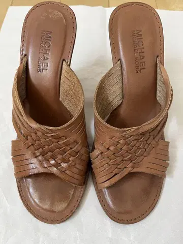 MICHAEL KORS 브라운 뮬 23.5cm