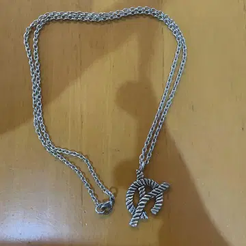 실버 리본 모티브 목걸이