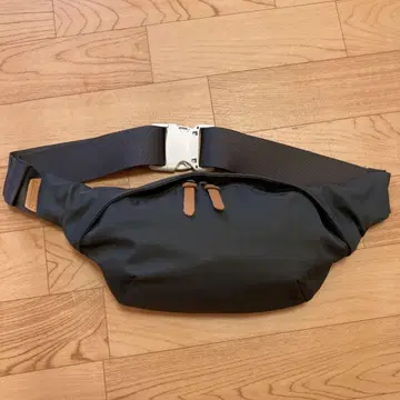 GREGORY 블랙 바디백