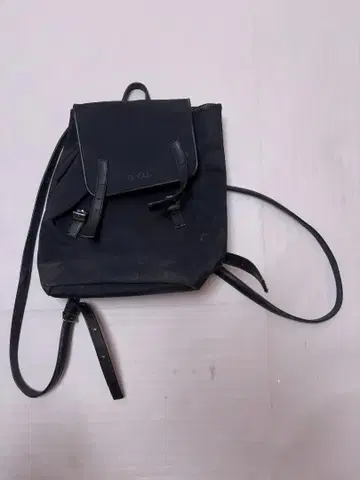 et vous 에부 블랙 플랩 백팩