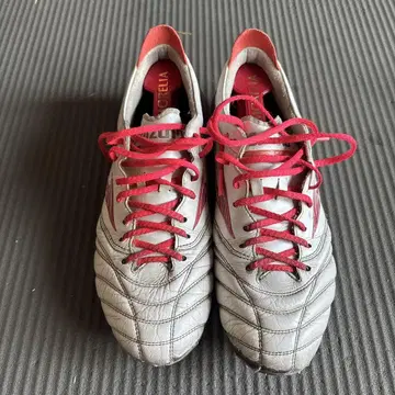 Mizuno Morelia 축구화 화이트/레드