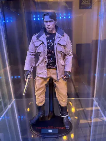 새상품급 핫토이즈 터미네이터 T-800