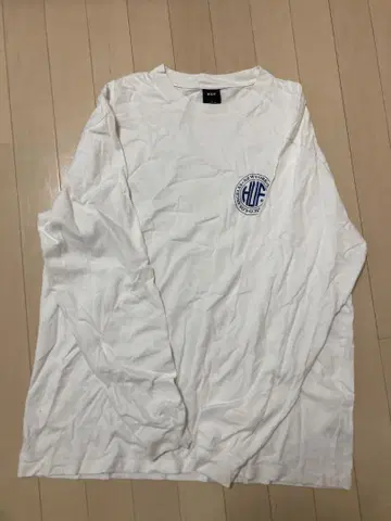 화이트 긴팔 티셔츠 로고