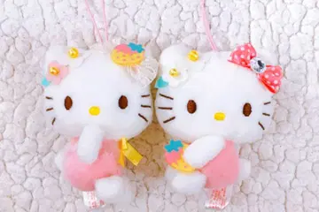 산리오 캐릭터즈 헬로키티 마스코트 2점