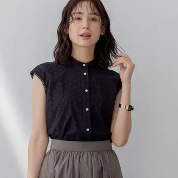 쿠미쿄쿠 자수 레이스 슬리브리스 블라우스