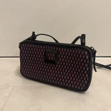 rouge&lounge 한국 브랜드 보라색과 블랙 도트