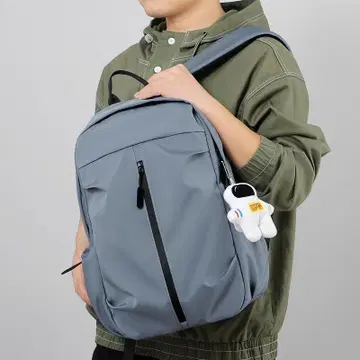 그레이 백팩, 우주 비행사 키체인 포함