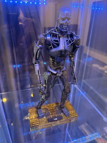 새상품급 핫토이즈 터미네이터 구원 엔드 스켈레톤 T-700