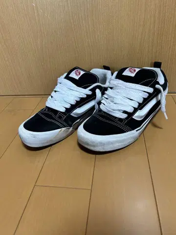 Vans 뉴스쿨 블랙/화이트
