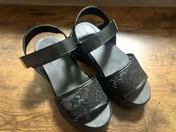 Hina Style 레이스 장식 통굽 스포츠 샌들 블랙