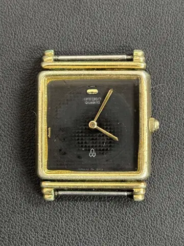 고정 SEIKO GP QZ 블랙 다이얼 정사각형 케이스만
