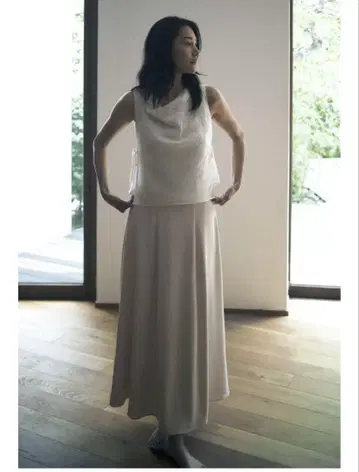 ZARA 미사용 새상품 크레이프 미디 스커트 XS