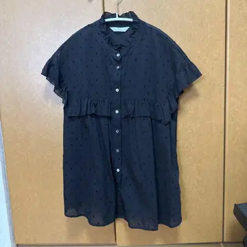 Auie F 블랙 프릴 반팔 셔츠