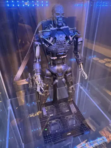 새상품급 핫토이즈 터미네이터 구원 엔드 스켈레톤 T-600