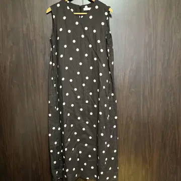 어반 리서치 린넨 100% 슬리브리스 원피스