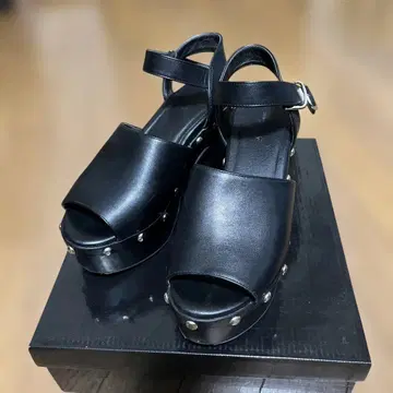 AZUL BY MOUSSY 청키 힐 스터드 샌들
