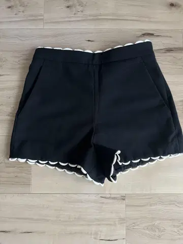 Red 발렌티노 숏팬츠