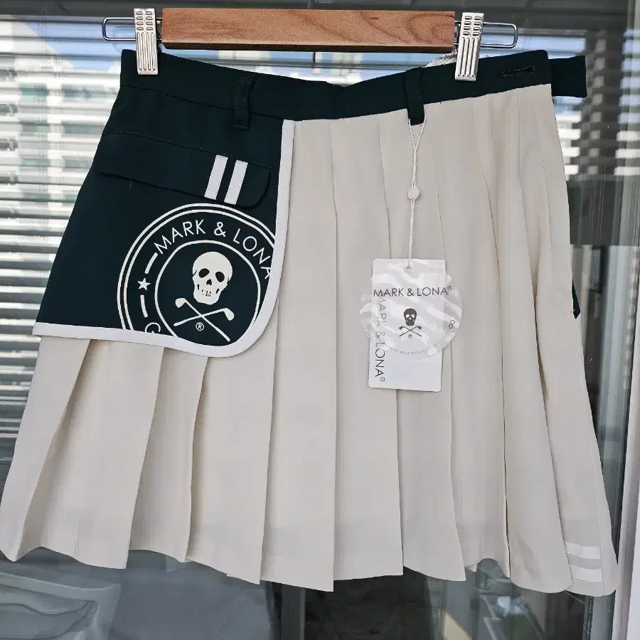 完売品】人気MARK&LONA Pleats Skirt | WOMEN 38 Women's Skirt