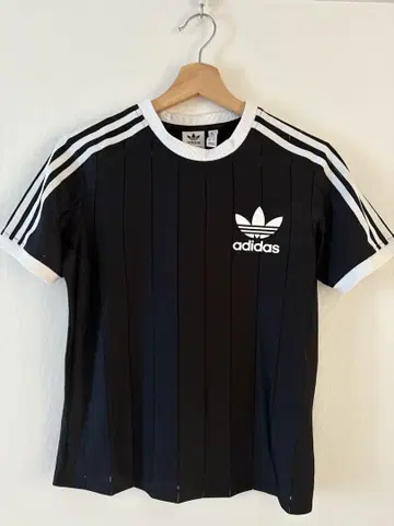 adidas 블랙 티셔츠 S