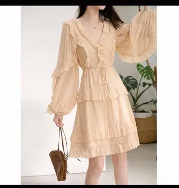 새상품 프릴 긴팔 숏 원피스